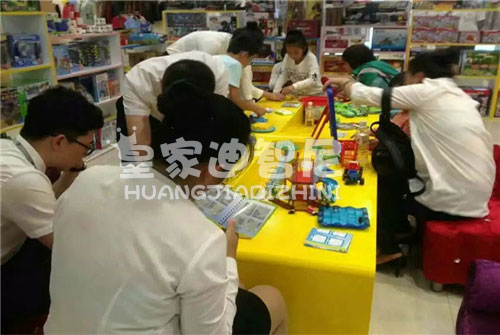 玩具摆放陈列不对导致宝宝斜看