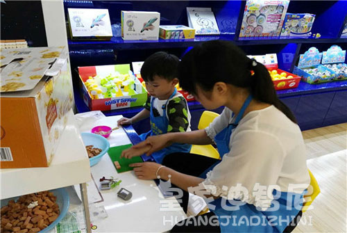 玩具加盟店日常经营怎样才能更有特色?
