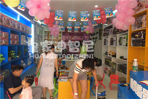 玩具店员如何应对顾客退换货问题