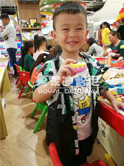 玩具加盟-开店经验-皇家迪智尼儿童玩具店加盟官网