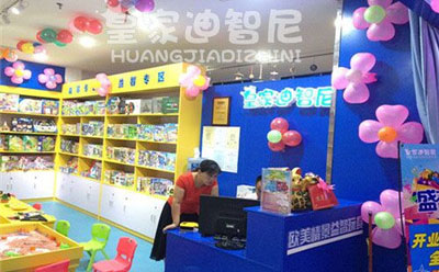 玩具店加盟装修效果图