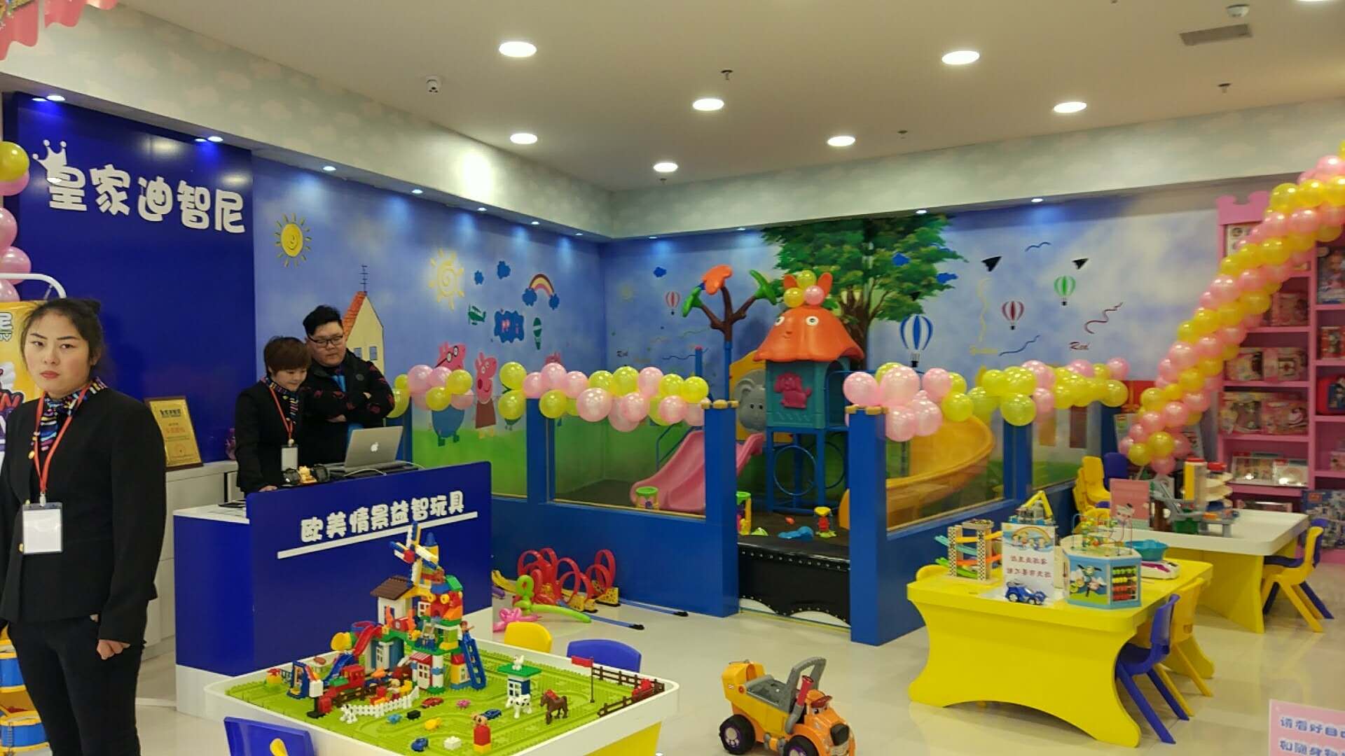 成功经营儿童玩具店需要进行品牌和形象的提升
