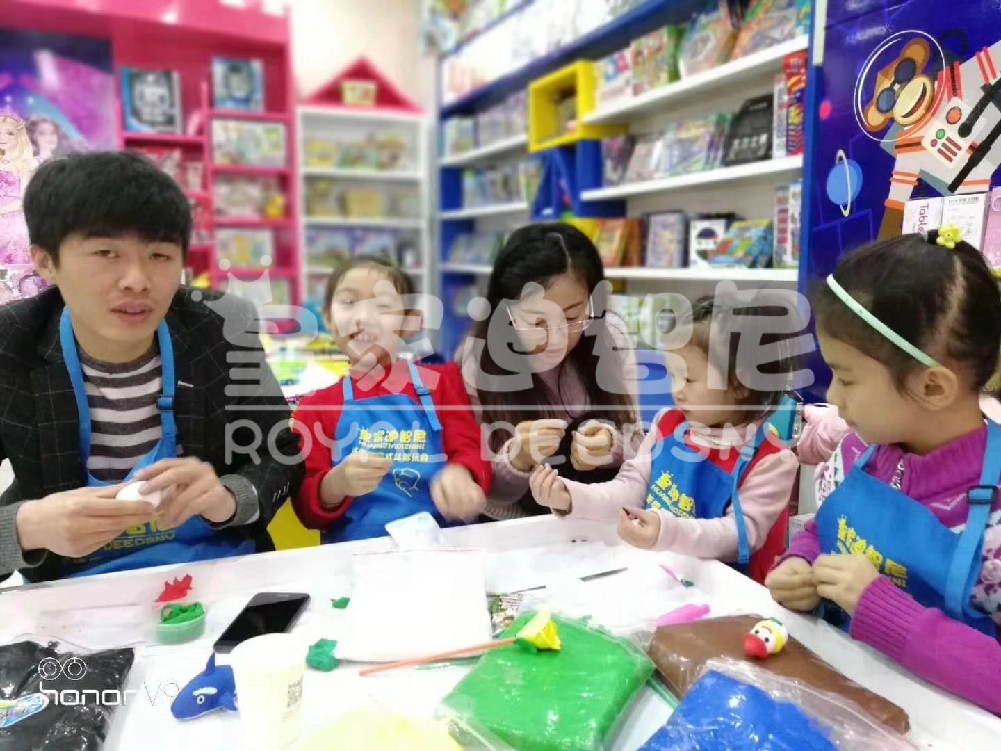 高档的幼婴儿玩具连锁店