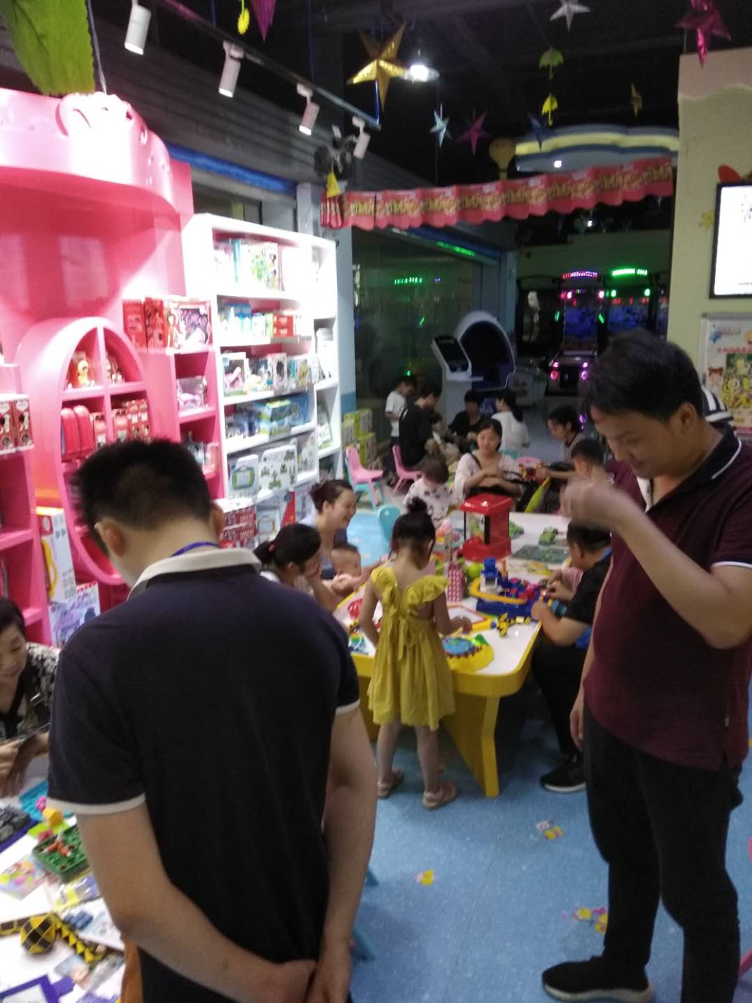 玩具店加盟经营对顾客有妙招