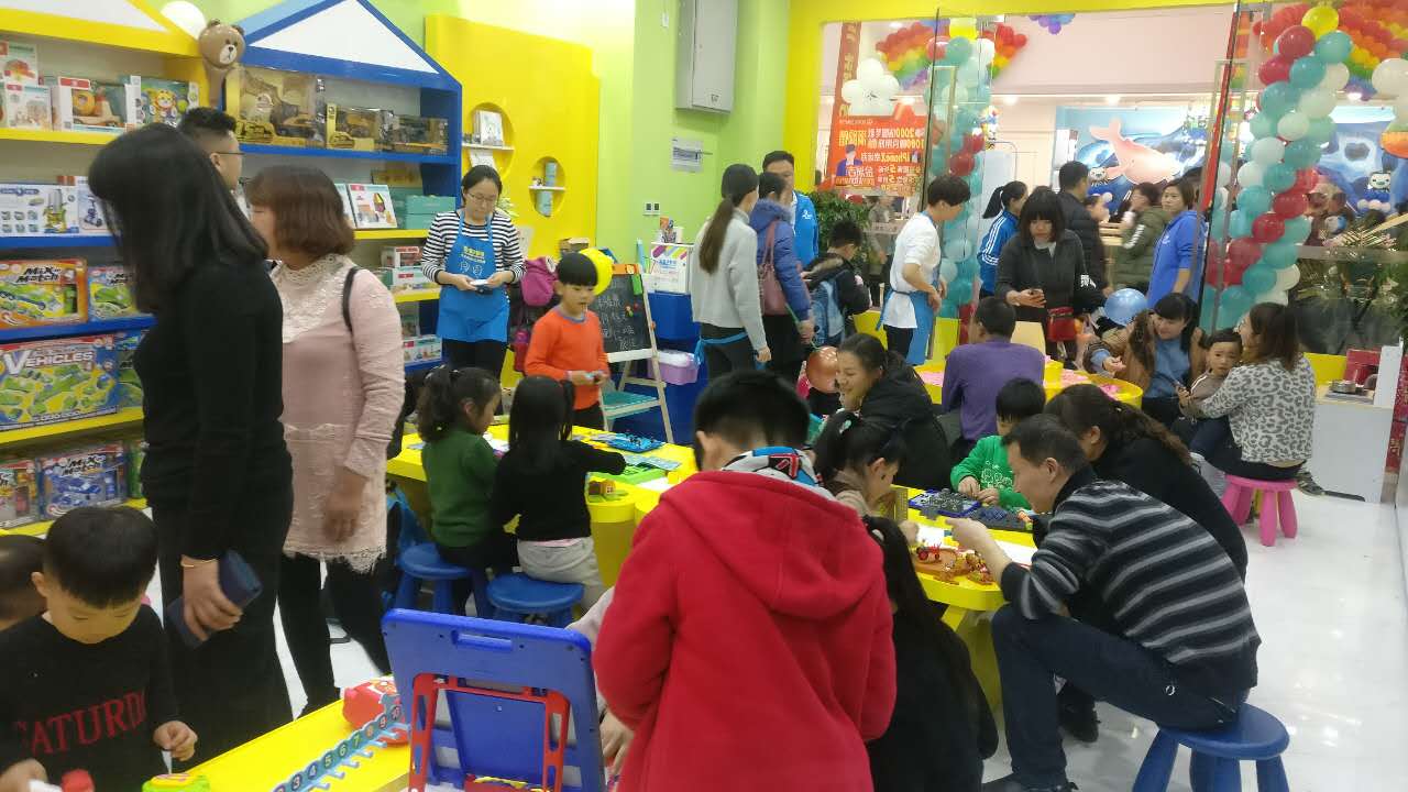 大学生想创业，投资玩具店怎么样呢？