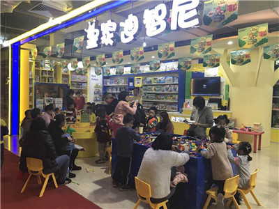  玩具店加盟怎样选址,皇家迪智尼有妙招