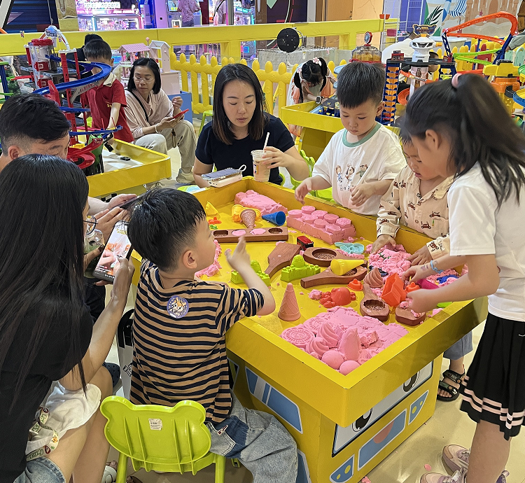 皇家迪智尼 I 出生率持续走低，乐园行业大洗牌！