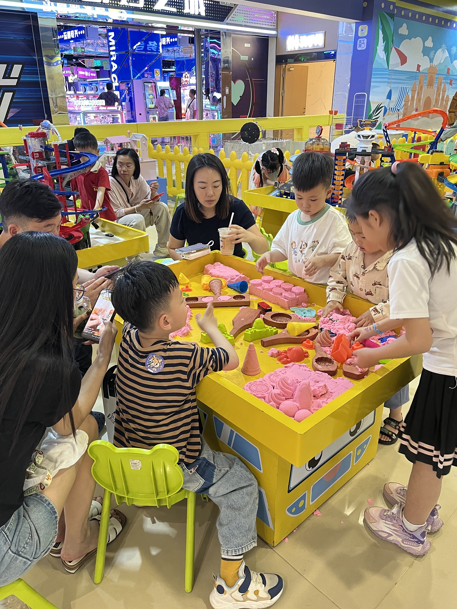 皇家迪智尼 I 出生率持续走低，乐园行业大洗牌！